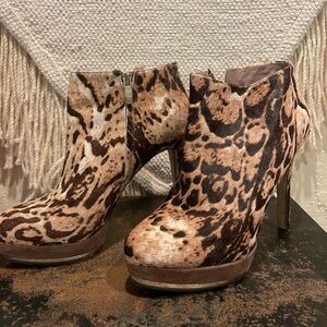VINCE CAMUTO Leopard Booties Heels